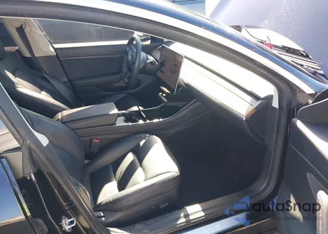 2020 Tesla Model 3 Standard Range Plus Rear-Wheel Drive/Standard Range Rear-Wheel Drive z USA, uszkodzony, nr VIN 5YJ3E1EAXLF740621